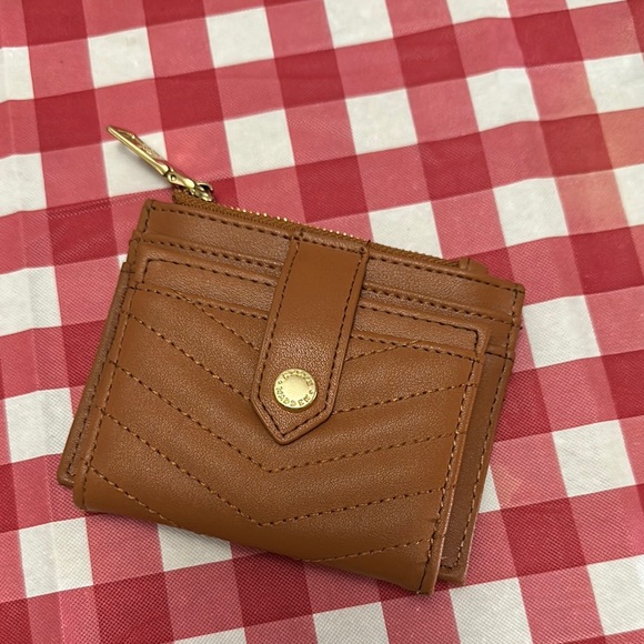 Like New- Steve Madden small Wallet - Picture 1 of 4